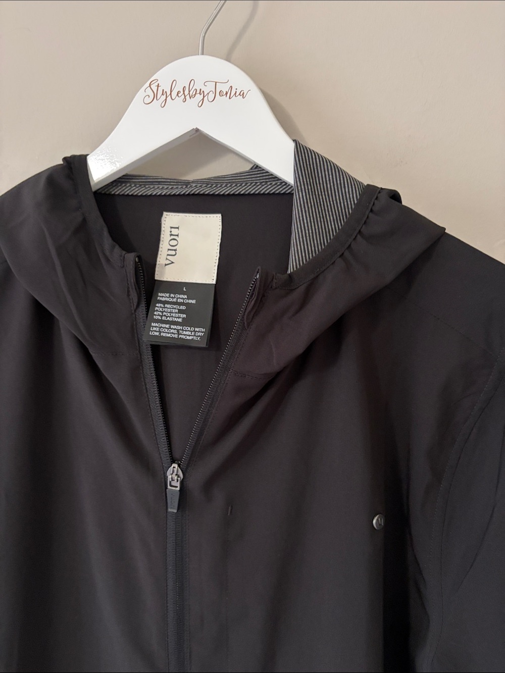 Vuori Outdoor Trainer Shell Black Mens Hooded Jacket Stretch Pockets Sz L - Picture 6 of 16